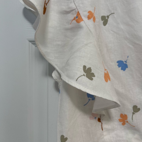 Market and Spruce, cross over with short ruffled sleeves, size large. - Picture 4 of 5